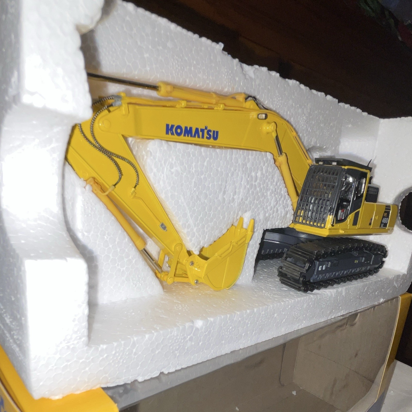 Komatsu PC460LC Excavator Diecast Model 1:50 Yellow Gray Black w/ Case