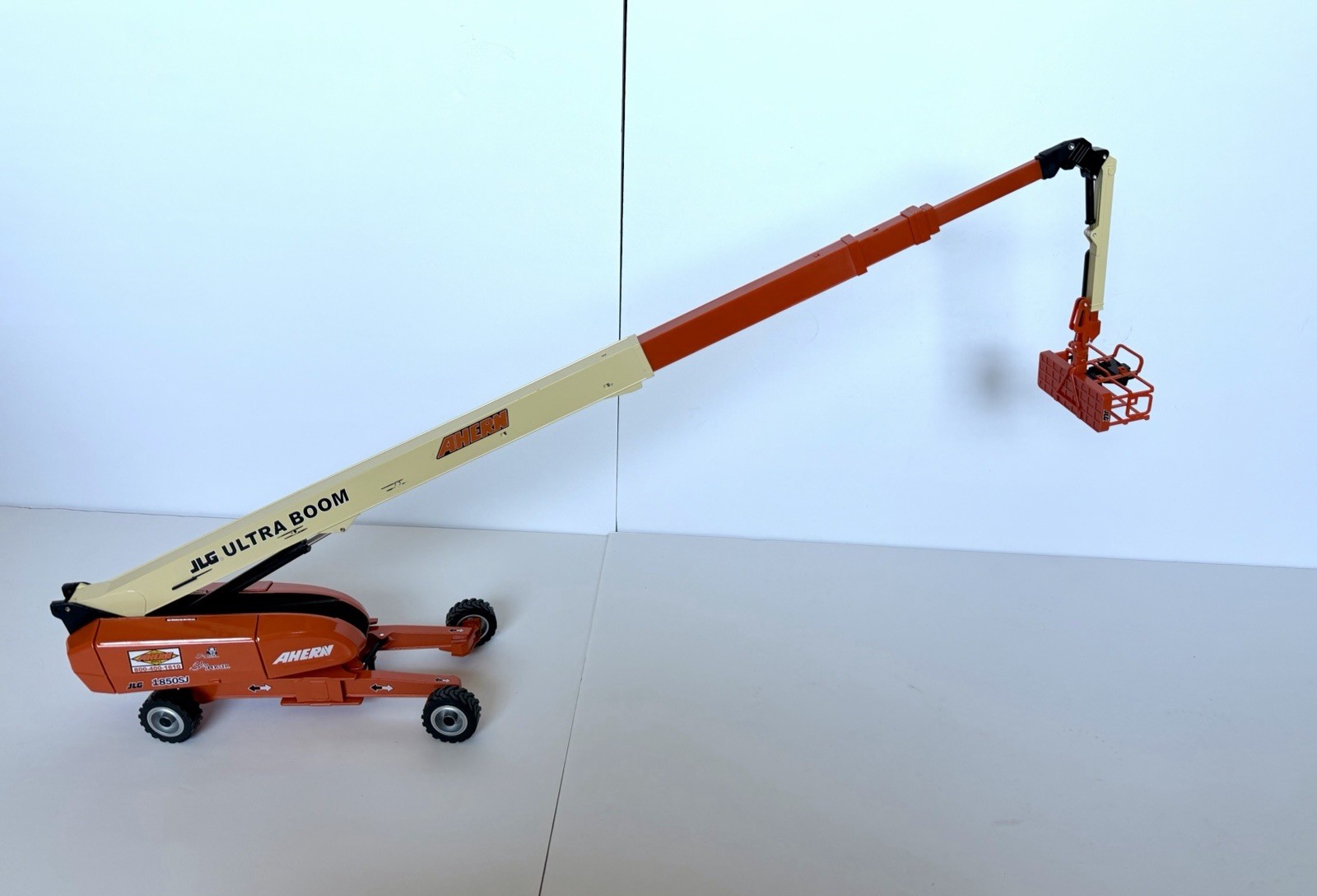 JLG 1850SJ Ultra Boom Telescopic Lift United Rentals READ DESCRIPTION