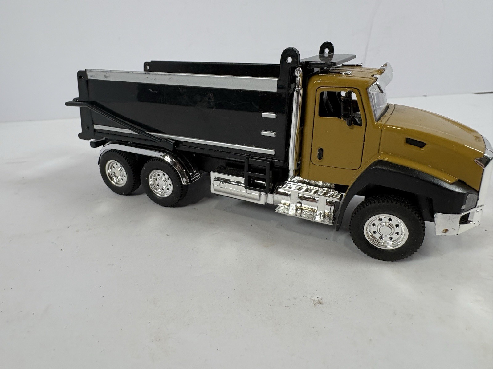 Toy Dump Truck Construction Equipment Model MAXMetal Toy Vehicle Toys for Boys