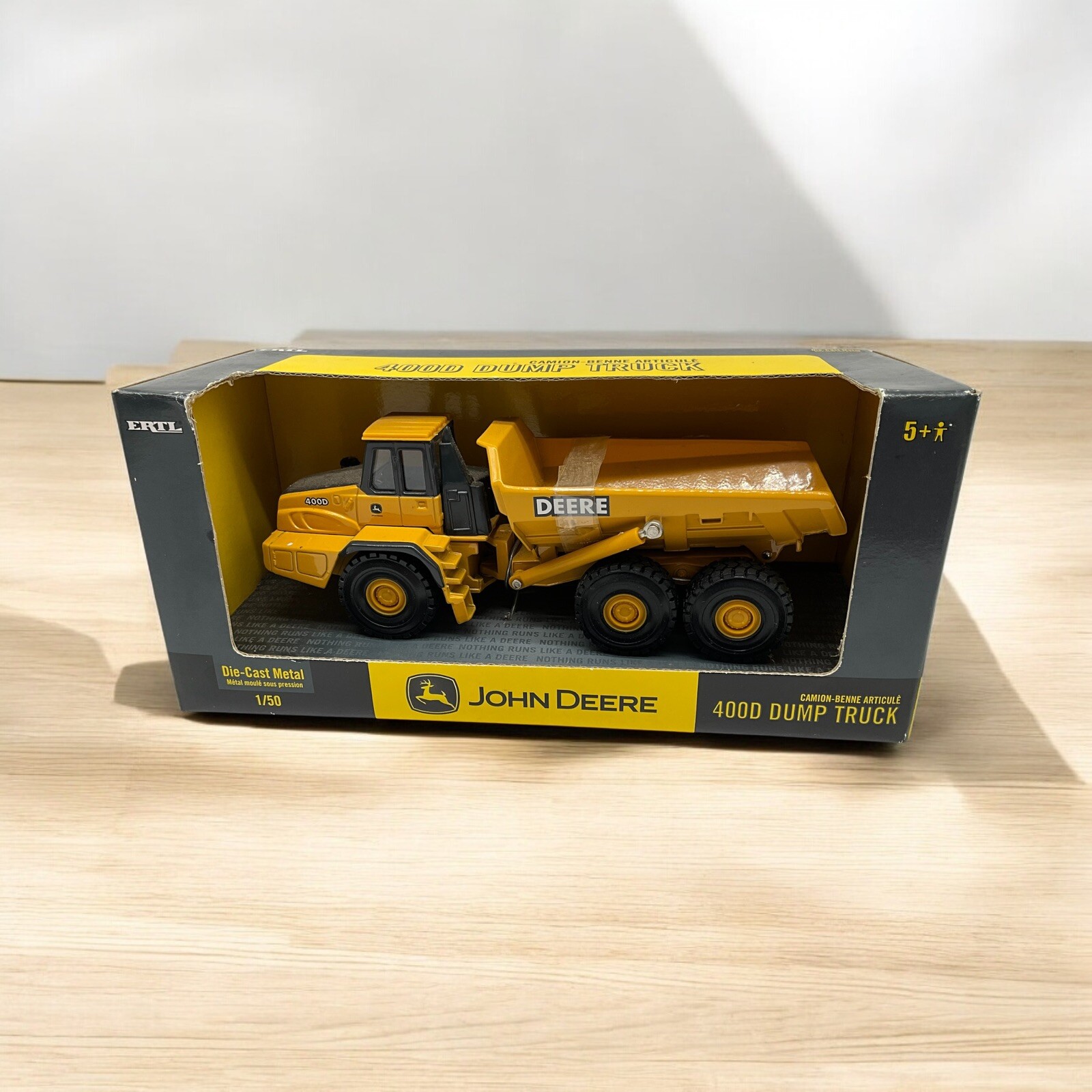 Ertl 15386 John Deere 400D Articulated Dump Truck 1:50 SCALE New In Box Die Cast