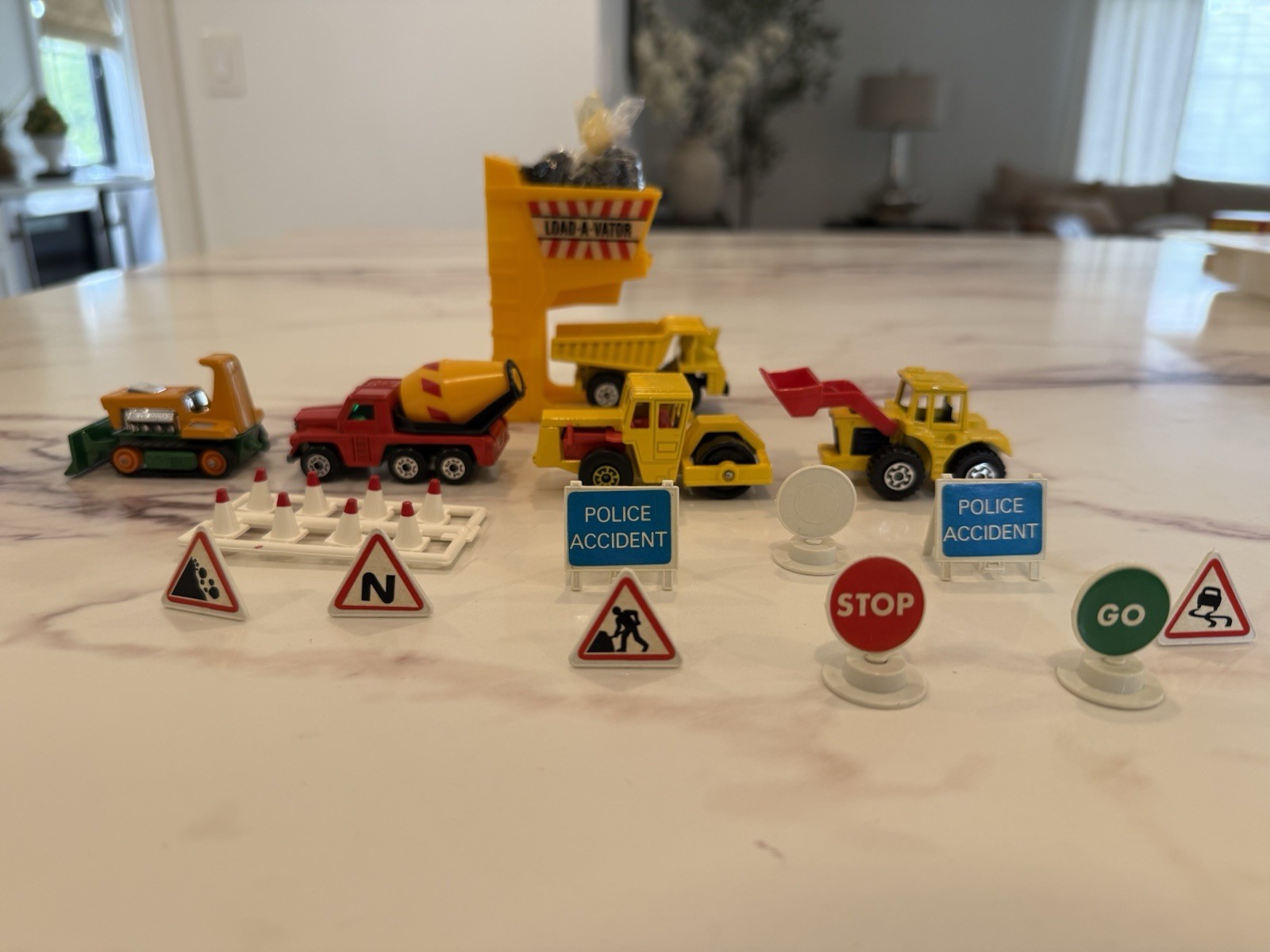 Matchbox Construction Set Load-A-Vator G-5 Scale Construction Vehicle Set