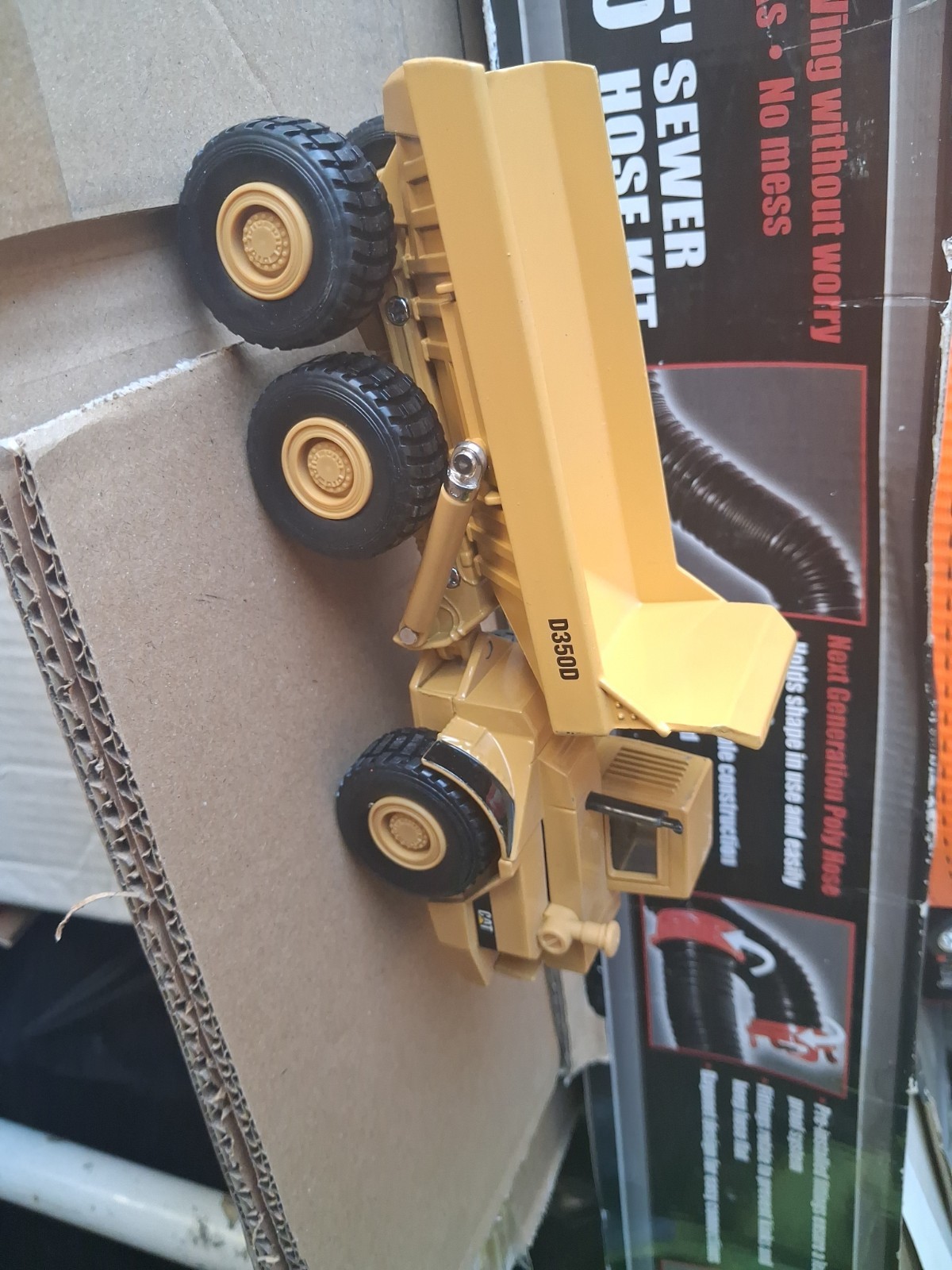 ERTL Caterpillar D350D Articulated Dump Truck 1/50 Scale ( Vintage ERTL, CAT)