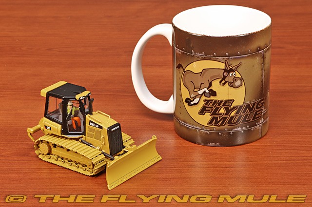 Diecast Masters 1:50 D5K2 Bulldozer