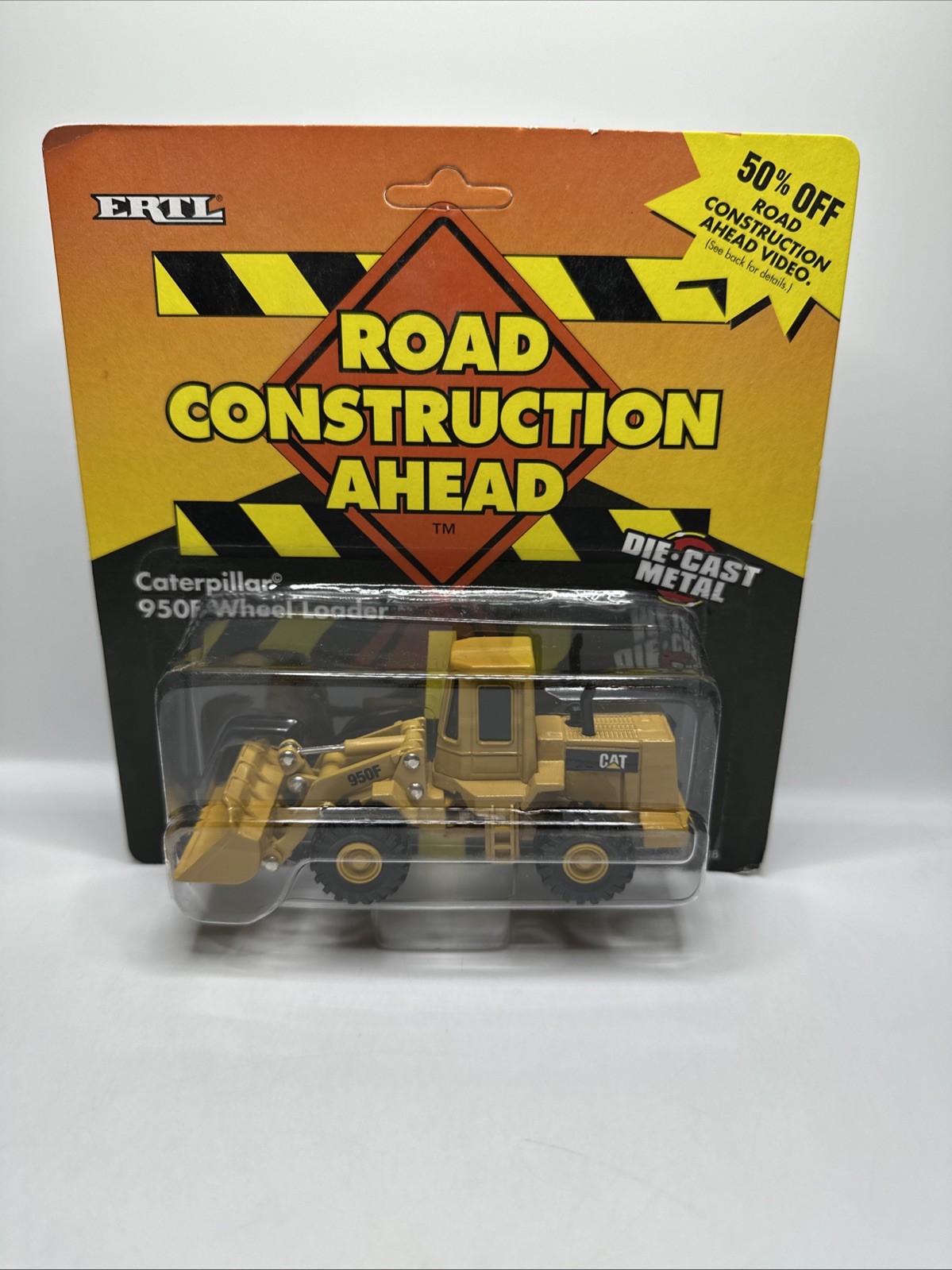 ERTL Road Construction Ahead Caterpillar 950F Wheel Loader 1995 Die-Cast NEW