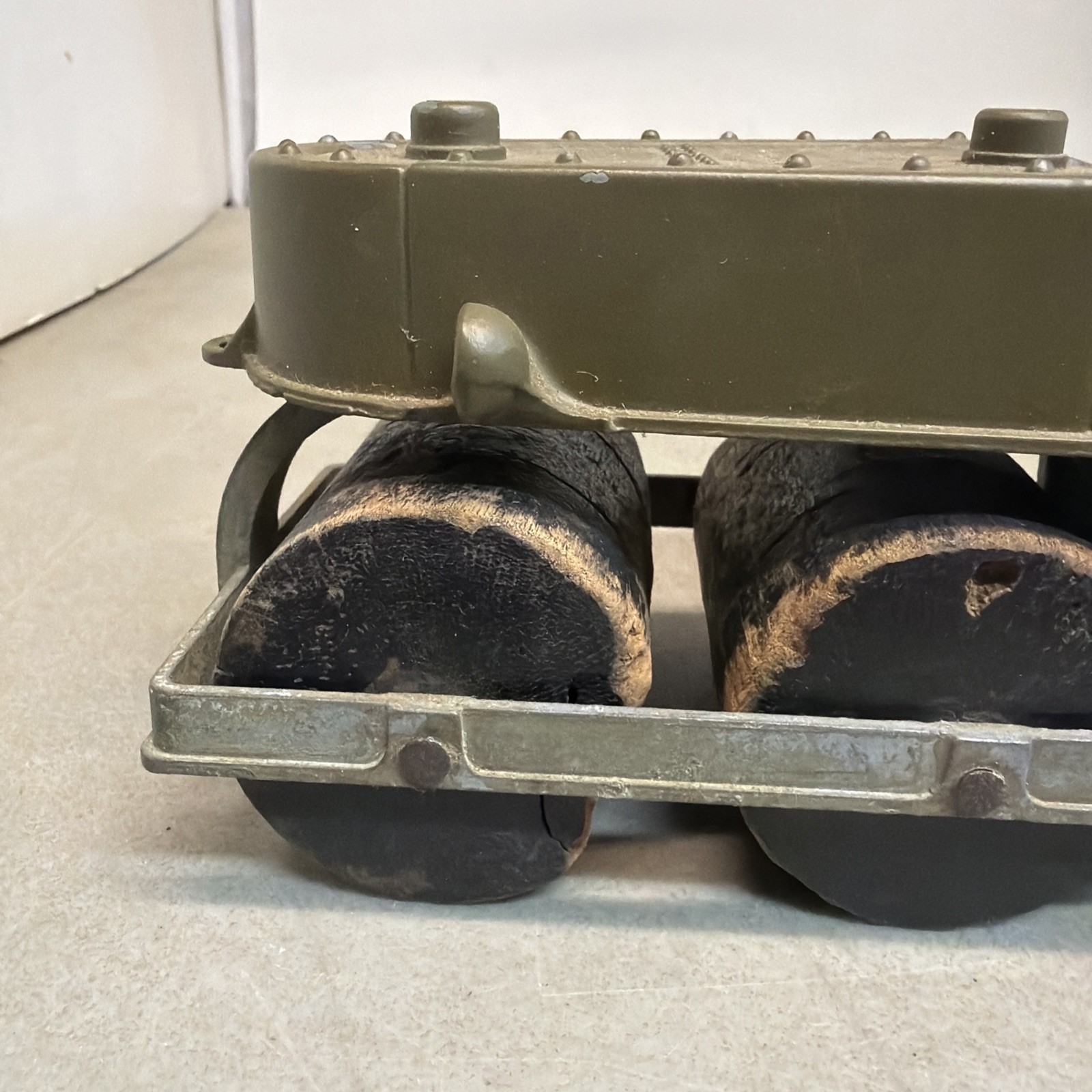 VINTAGE HUBLEY KIDDIE TOYS MILITARY ASPHALT ROLLER Die Cast 10” Long Green Army