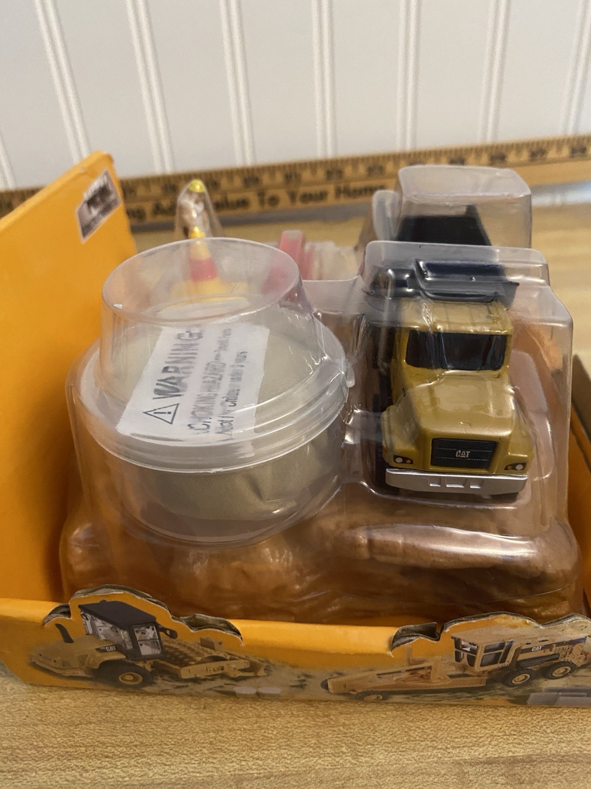 Diecast Masters CAT Dump Truck 1:87 Scale Earth Mover Series – New in Package