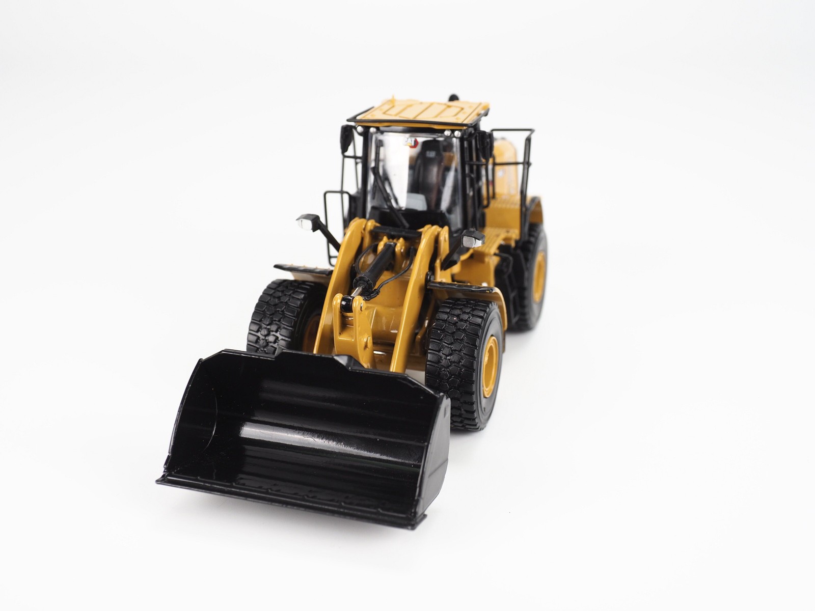 DM 1:50 CAT 950 Caterpillar Wheel Loader Alloy Engineering Forklift Model 85770