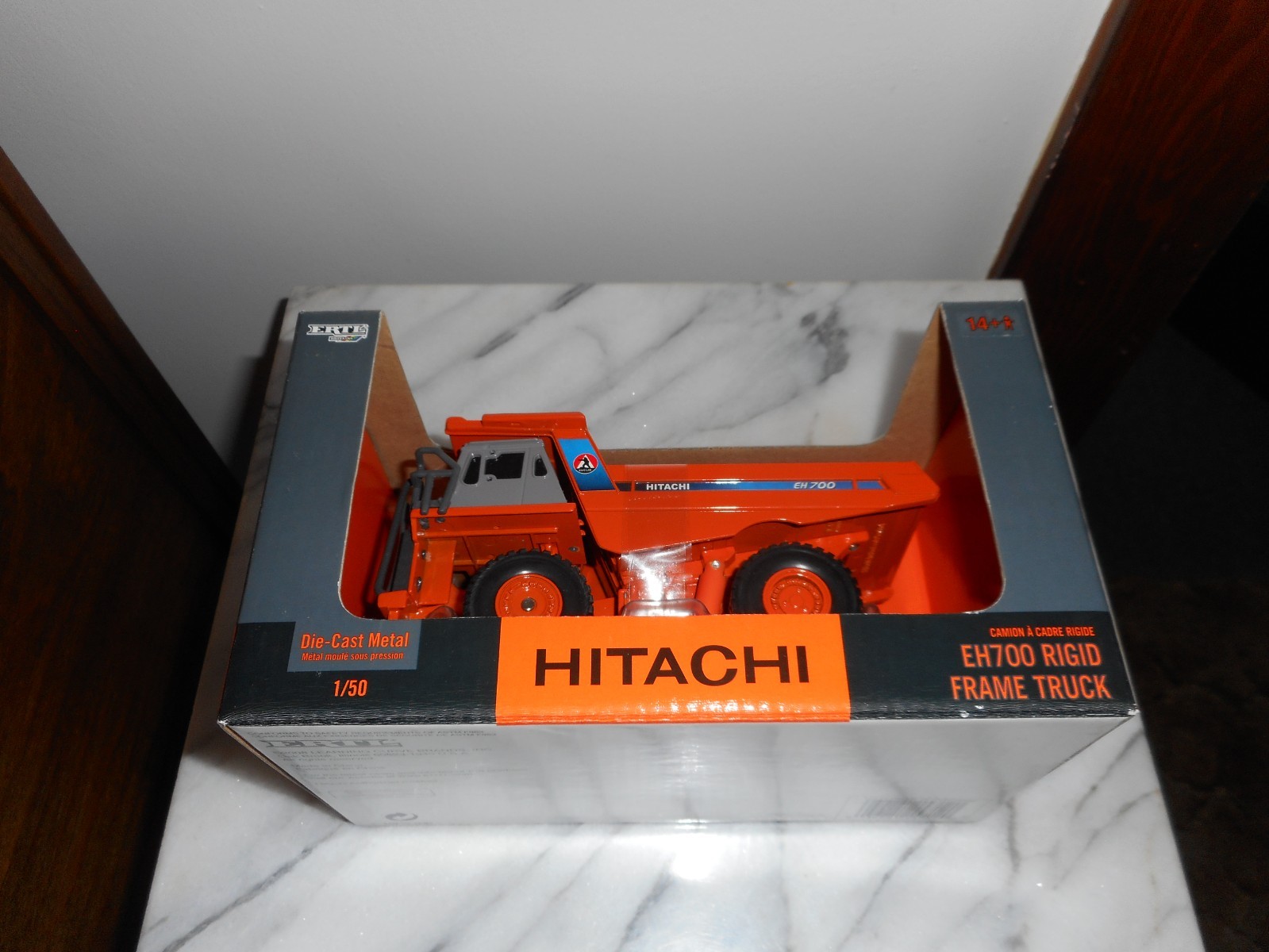 ERTL Hitachi EH700 Rigid Frame Dump Truck 1/50 Die-cast NIB