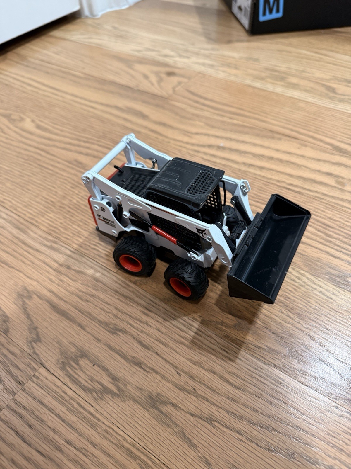 Bobcat A770 All-Wheel Skid-Steer Loader – 1:25 Scale Model