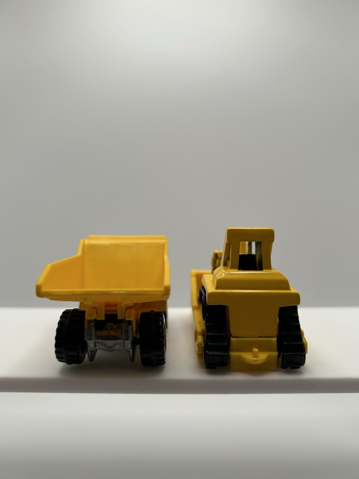 Hot Wheels Construction Lot: ’79 Yellow Dump Truck, ’91 Yellow Bulldozer! 14