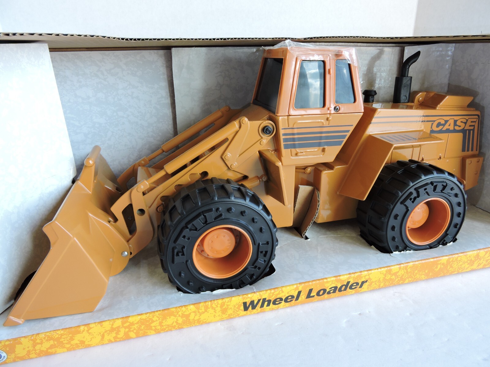 2000 VINTAGE Case Wheel Loader No. 625 Die-Cast Ertl NEW In ORIGINAL BOX – RARE