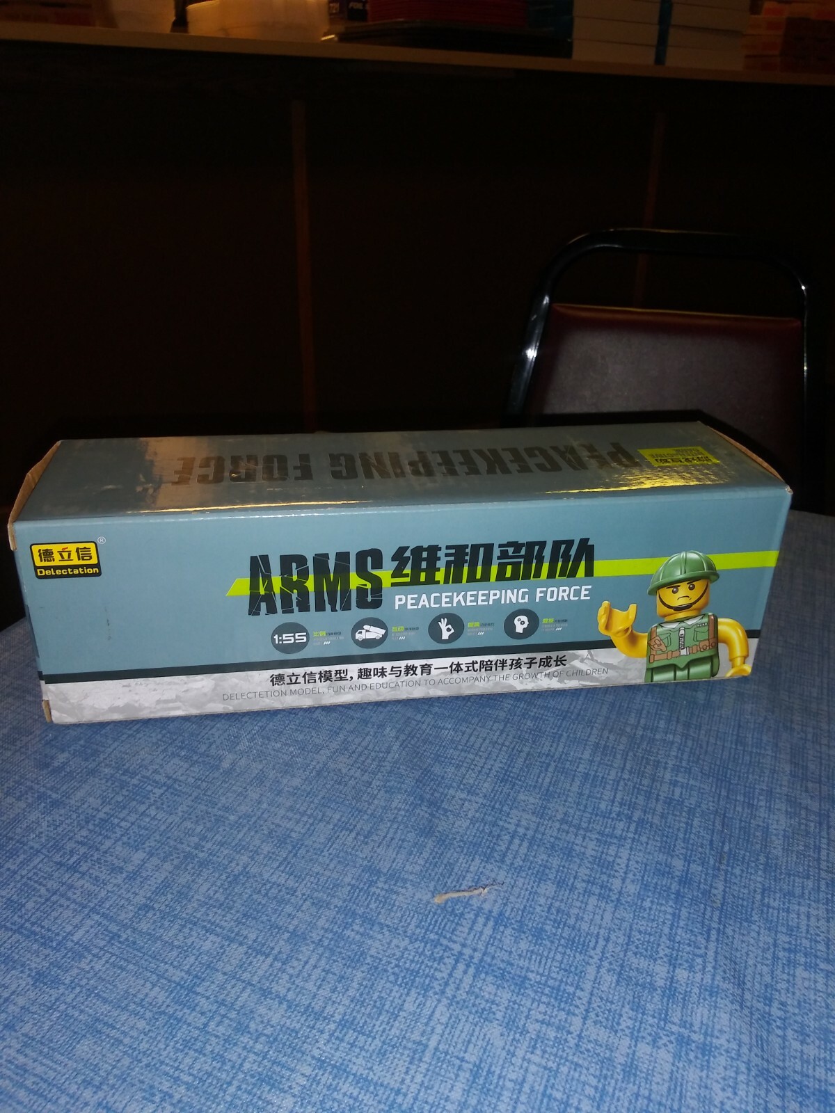 DELECTATION .DLX Semi Truck/Trailer, With Tank Arms Peacekeeping Force, NIB!