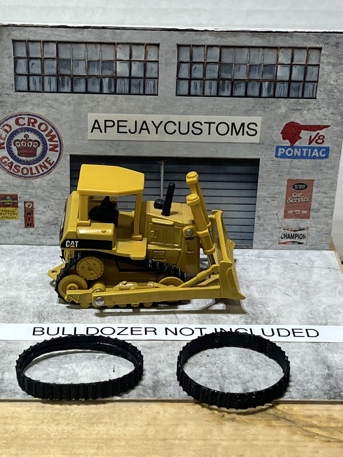 ERTL Caterpillar D6h bulldozer replacement tracks (DOZER NOT INCLUDED)