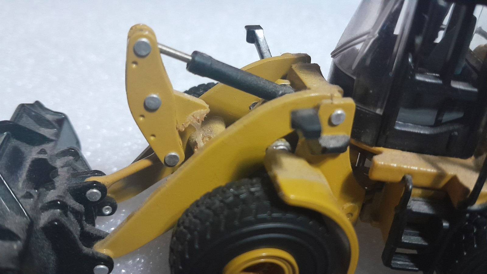Diecast Masters 1:64 950M Wheel Loader Parts/Broken Boom