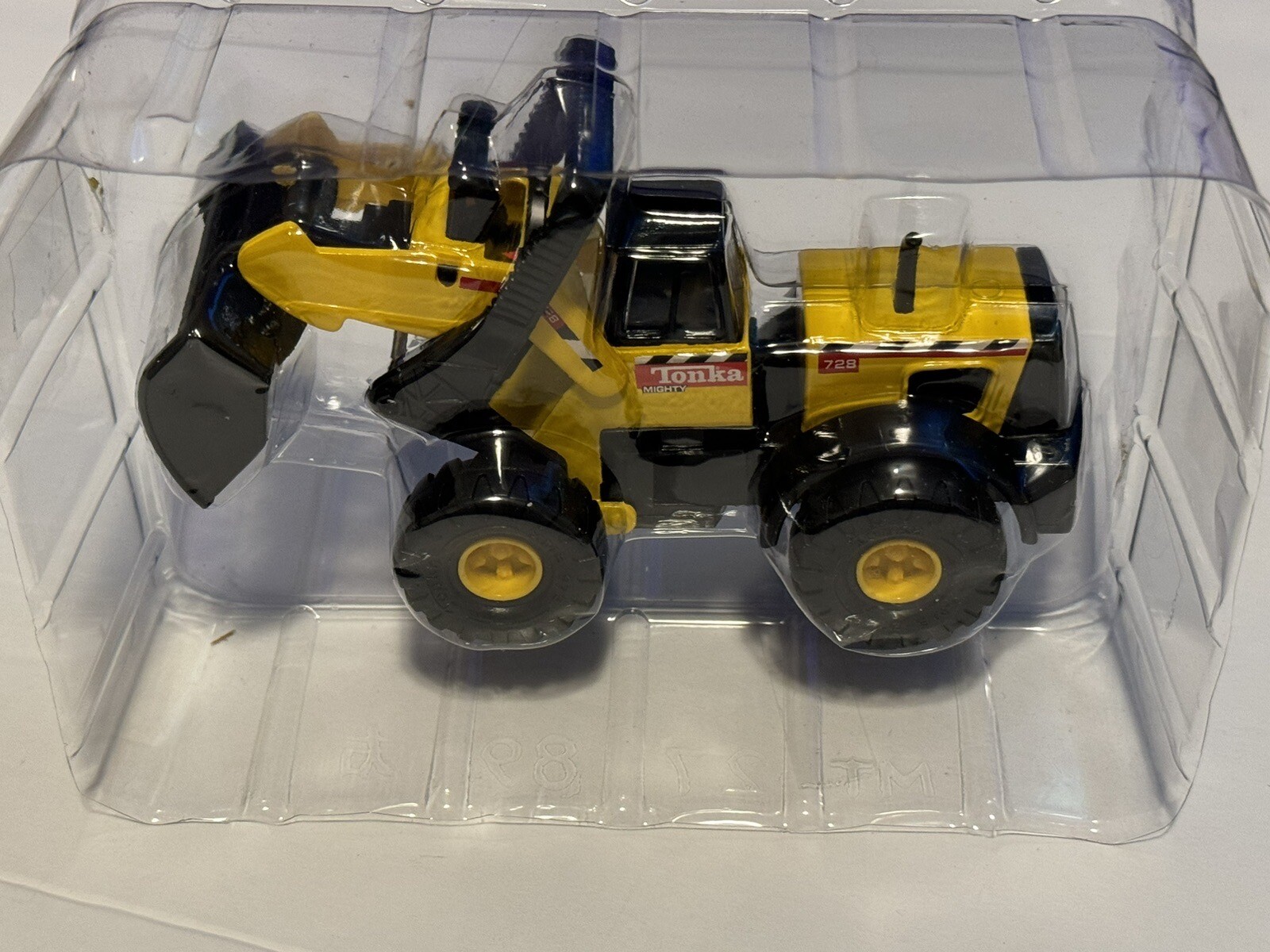 2001 Tonka 1:64 Bulldozer Diecast #762898 Hasbro Maisto International Toy Car