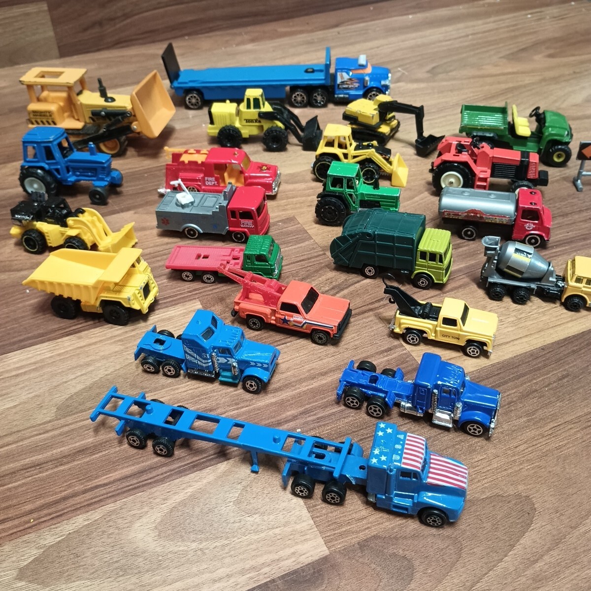 Toy Construction Vehicles Semis/Dozer/Dump Truck/Tow Truck/Mixer 1/64 Lot Of 20+