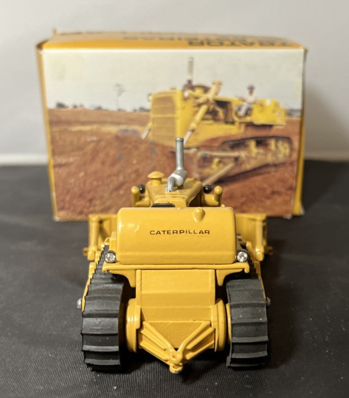 Vintage APRA Caterpillar D8K Dozer 1/50