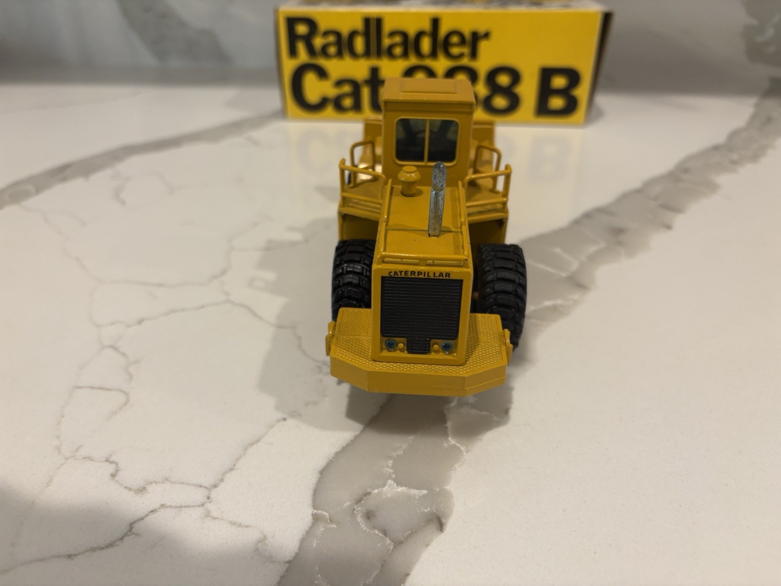 NZG No. 167 Radlader Cat 988 B Wheel Loader 1/50 Scale Die Cast Model NIB