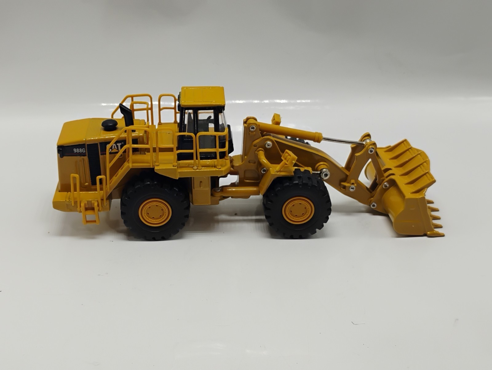 Norscot 1:64 Scale Cat Caterpillar 988G Front Wheel Loader