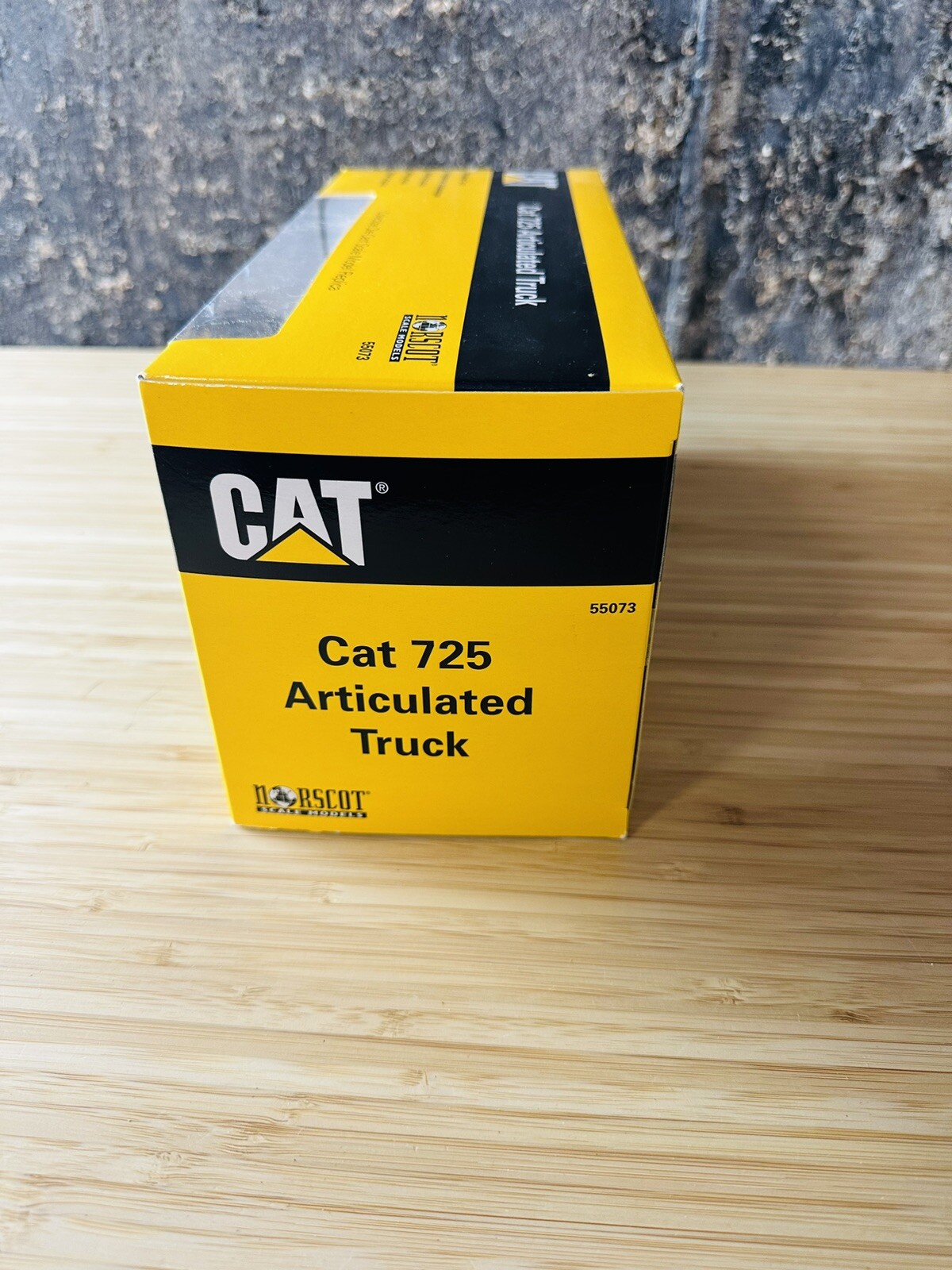 1/50 CAT 725D Articulated Dump Truck Vintage 2001 NORSCOT Model Replica
