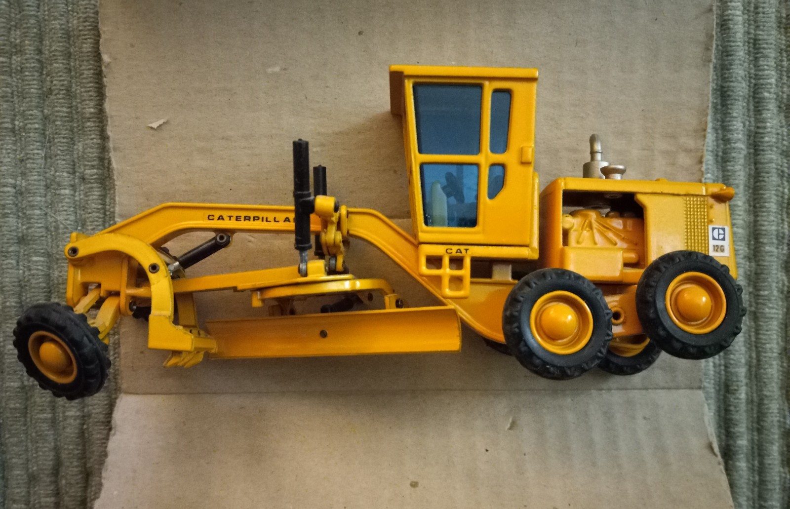NZG Caterpillar 12G Yellow Motor Grader 1:50 Scale NEW !! With Original Box