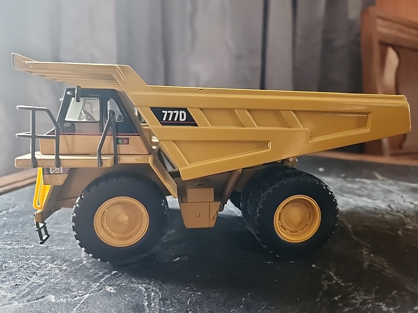 Norscot CAT 777D Off-highway Haul Truck 1:50 Model Mining Quarry Caterpillar
