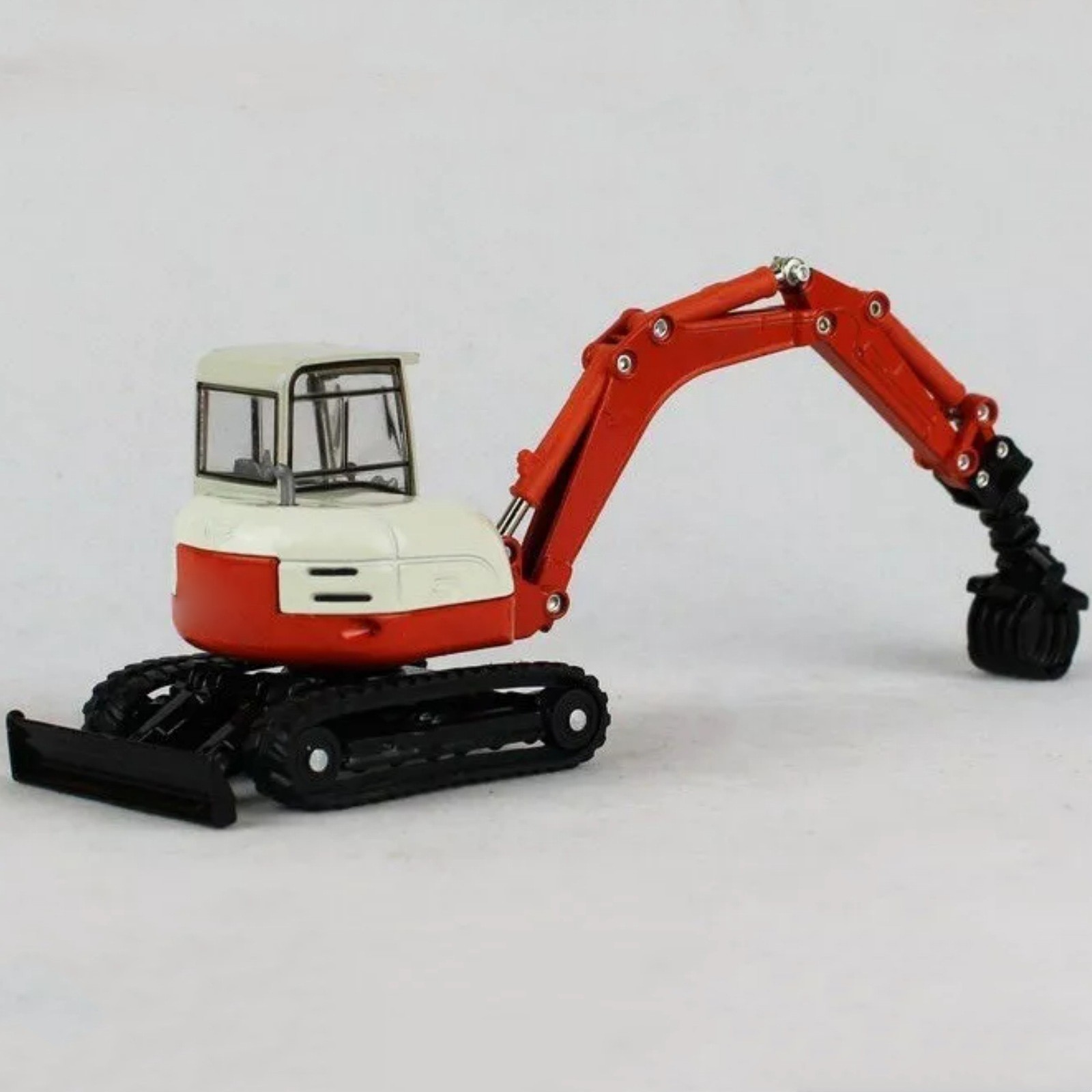 17cm Alloy 1/50 Tracked Wood Grabbers Heavy Construction Vehicle Model Ornament