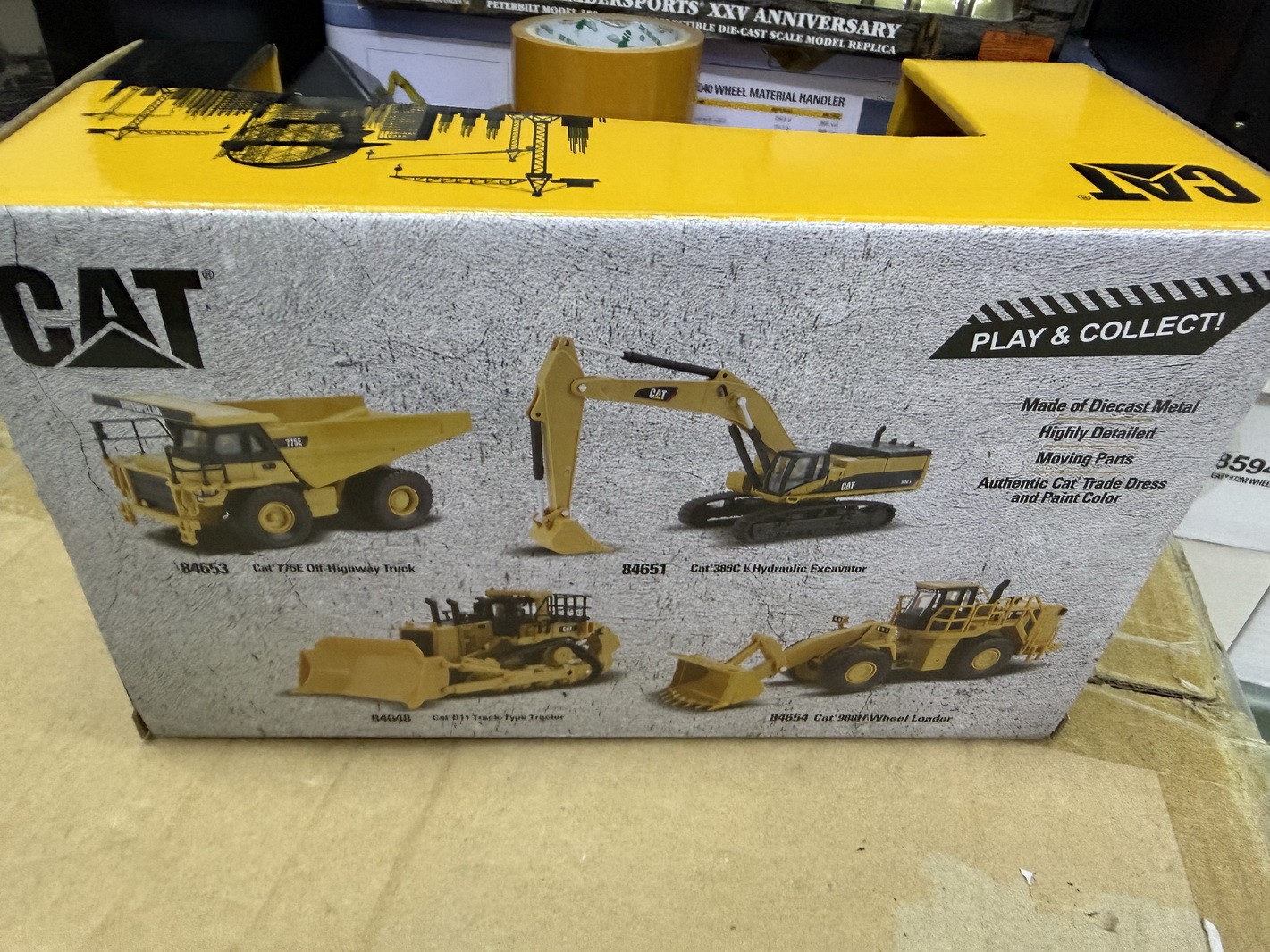 DM 1/64 Cat D11 Track Type Tractor Diecast Model Toy Gift NIB #84648