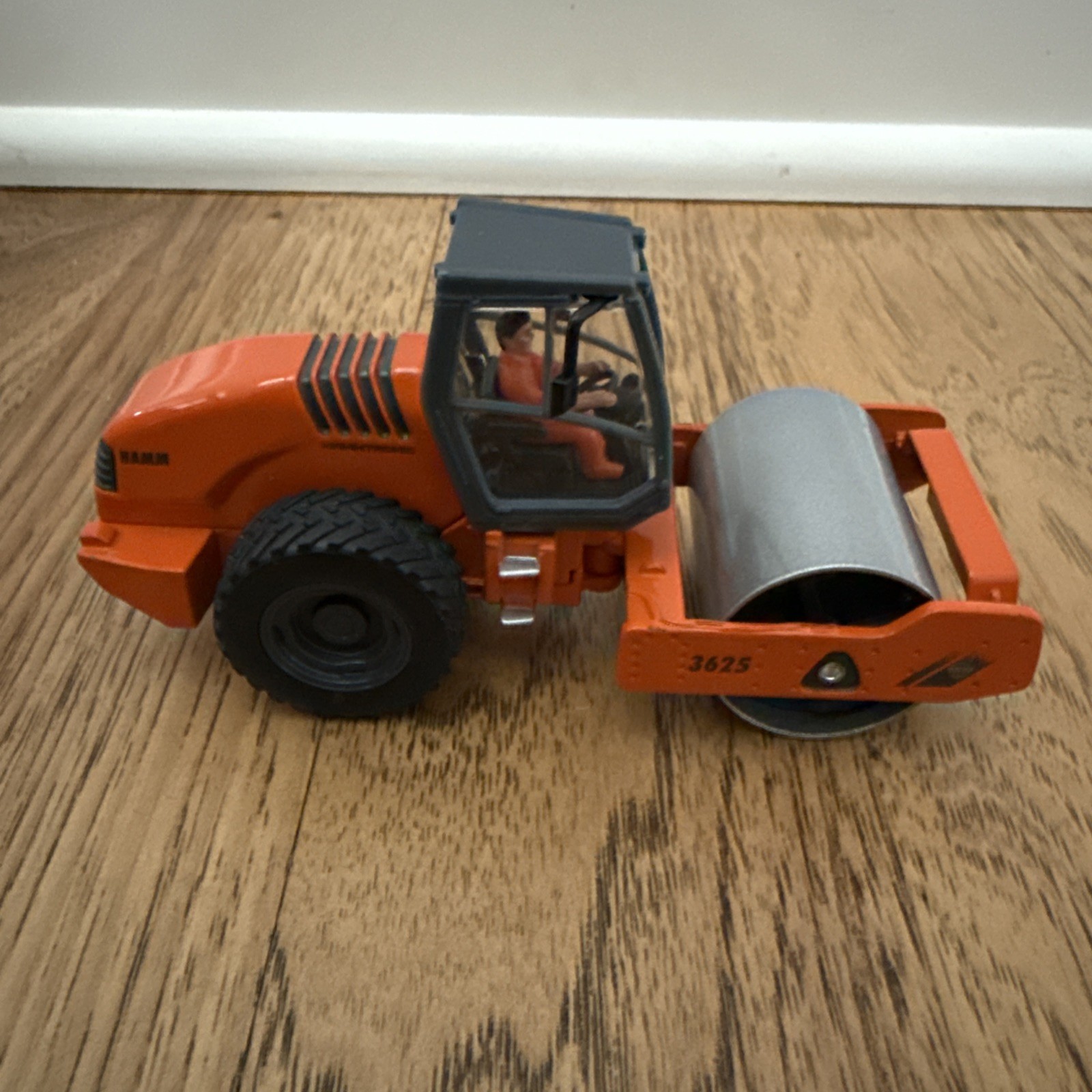 Siku 3530 Hamm 3625 Single Drum Compactor Roller w/ Cab