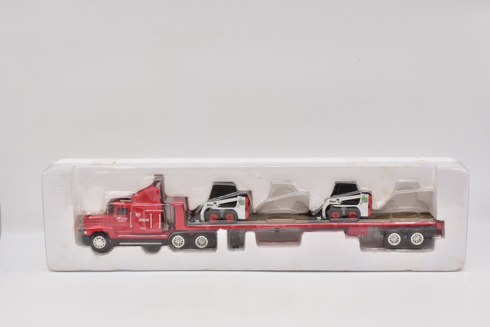 Bobcat Flatbed Tractor Trailer Loaders 1:50 Scale #6901271 (MISSING 2 LOADERS)