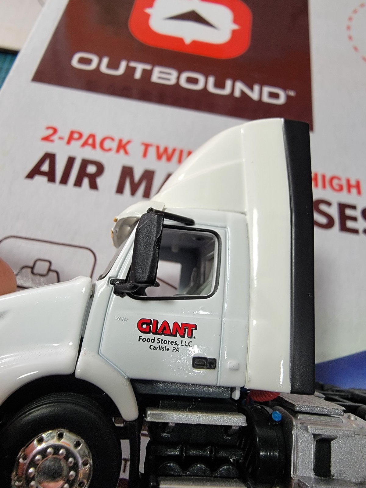DCP 1:64 GIANT Food Stores Volvo Semi Truck w/ Alsum Farms Refrigerated Trailer
