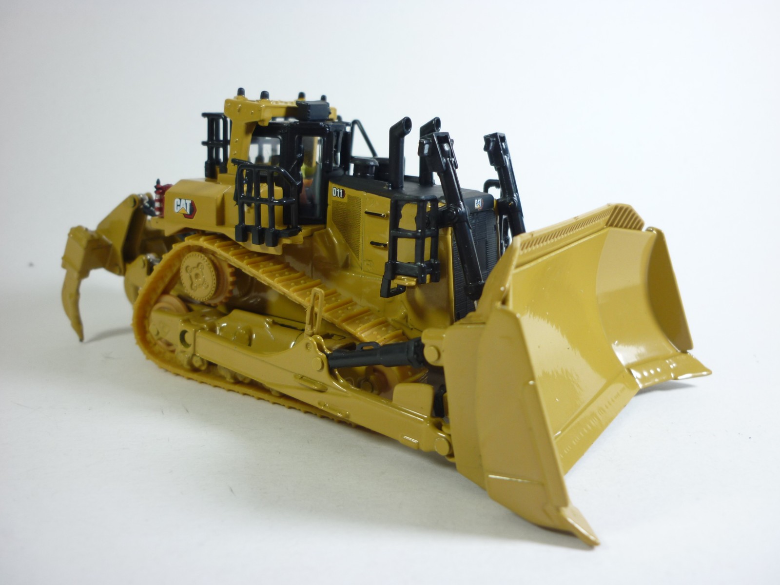 DieCast Masters 1:87 Caterpillar D11 Bulldozer Die-Cast Model TKN With OVP
