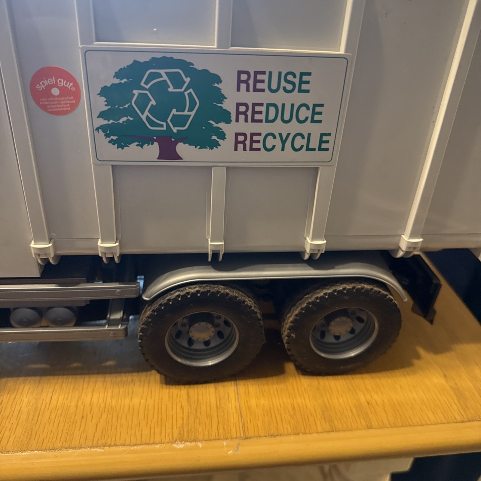 BRUDER MAN TGA Side Loading Garbage Recycle Truck w/2 Cans Vtg. 1998 – 21″ 1:16