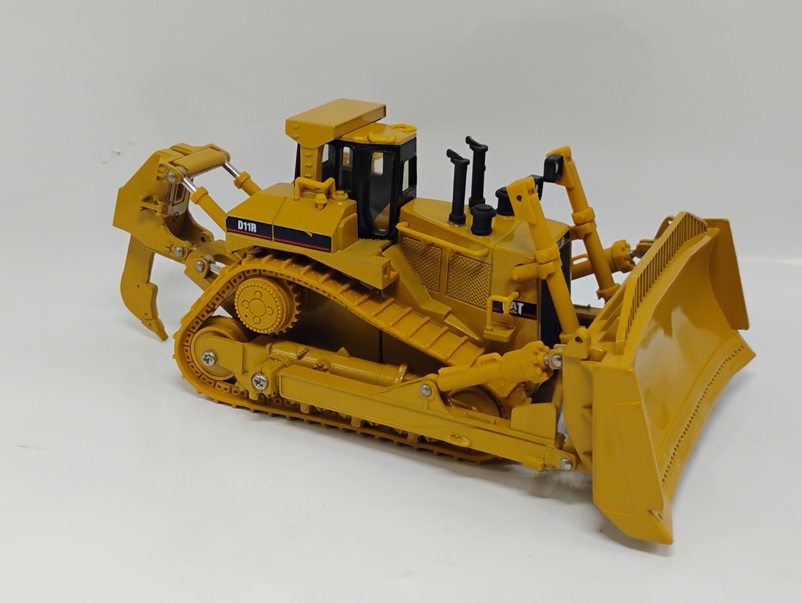Norscot 1:50 Scale CAT Caterpillar D11R Dozer Bulldozer With Ripper Blade
