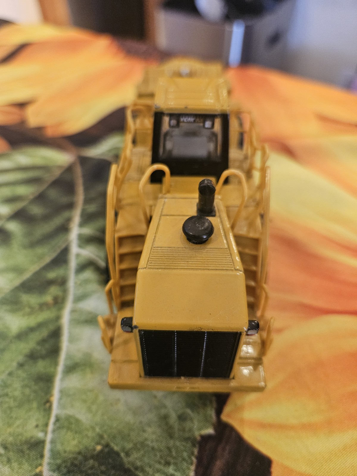 CAT 2098 Loader Diecast Norscor Group Inc 988G