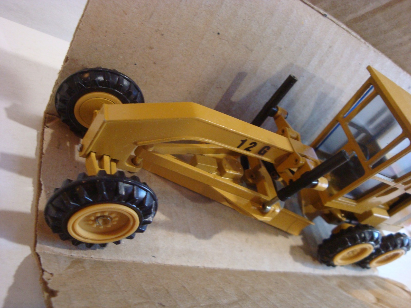 NZG CAT 12G Motor Grader #150 1/50 Scale Good++ Box