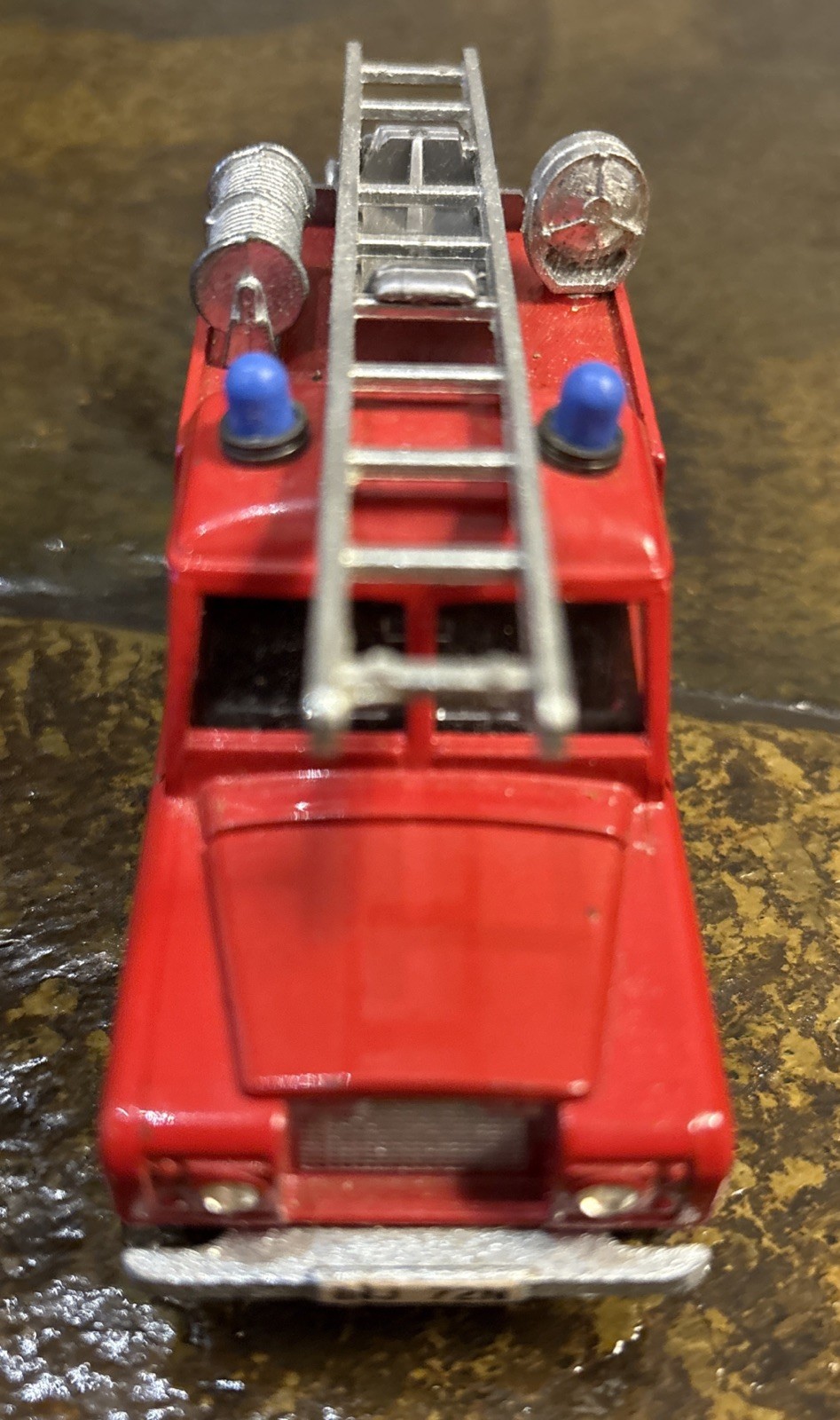 VINTAGE DINKY TOYS DIE-CAST 109 WB LAND ROVER FIRE SERVICES + LADDER 4.5″ LONG
