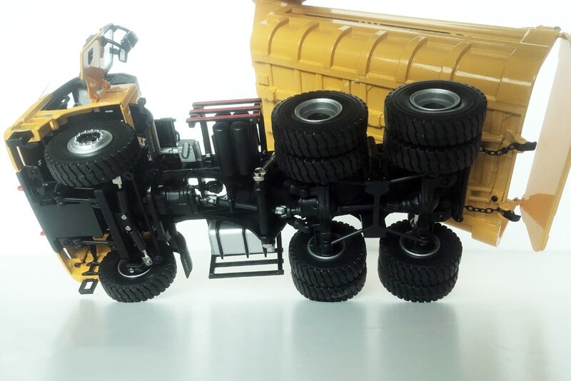 1:35 31CM SANYI SKT105S WIDE BODY DUMPTRUCK Construction Equipment Diecast Model