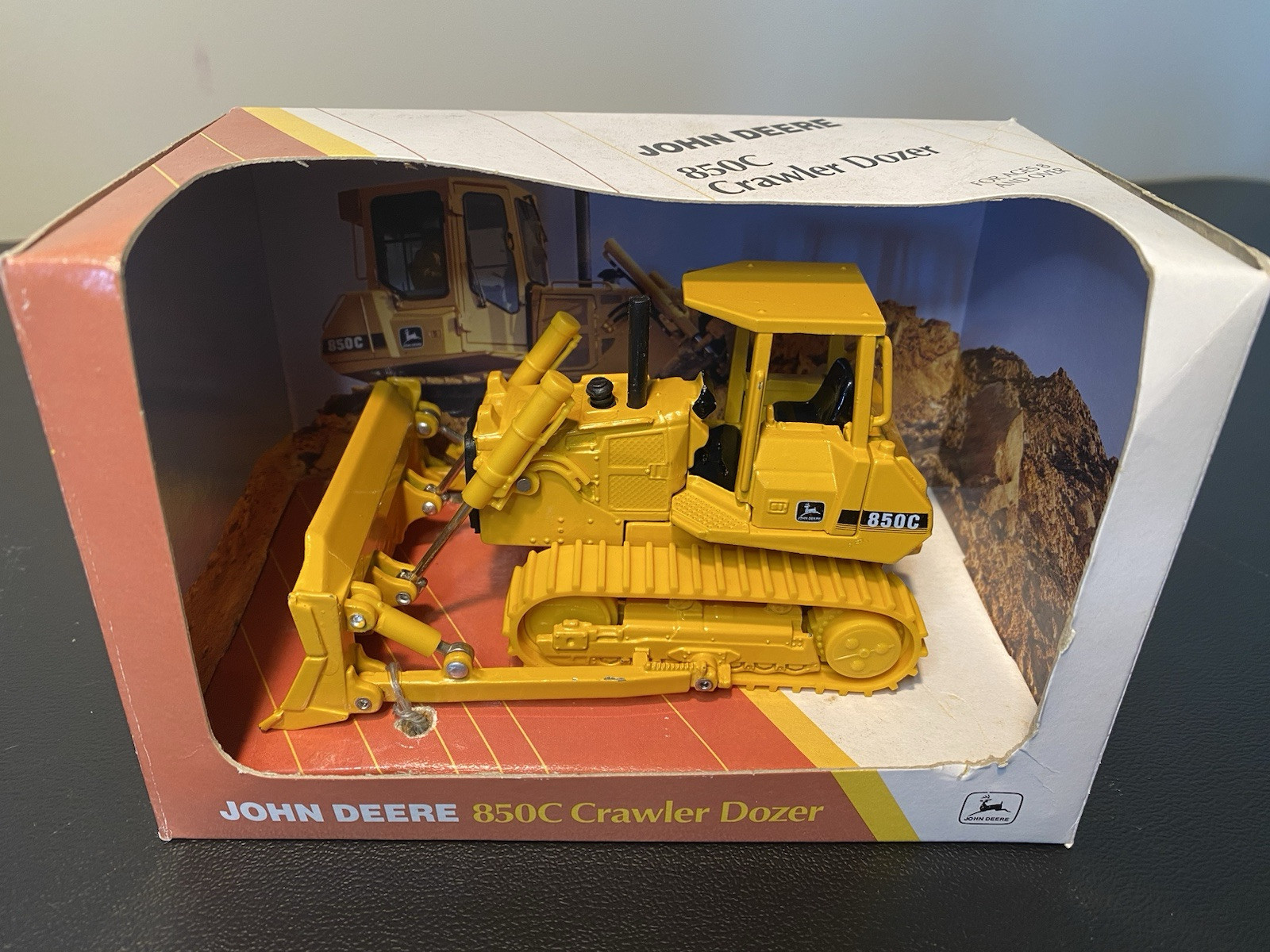 1996 ERTL 1:50 scale die-cast John Deere 850C Crawler Dozer #5261 Replica