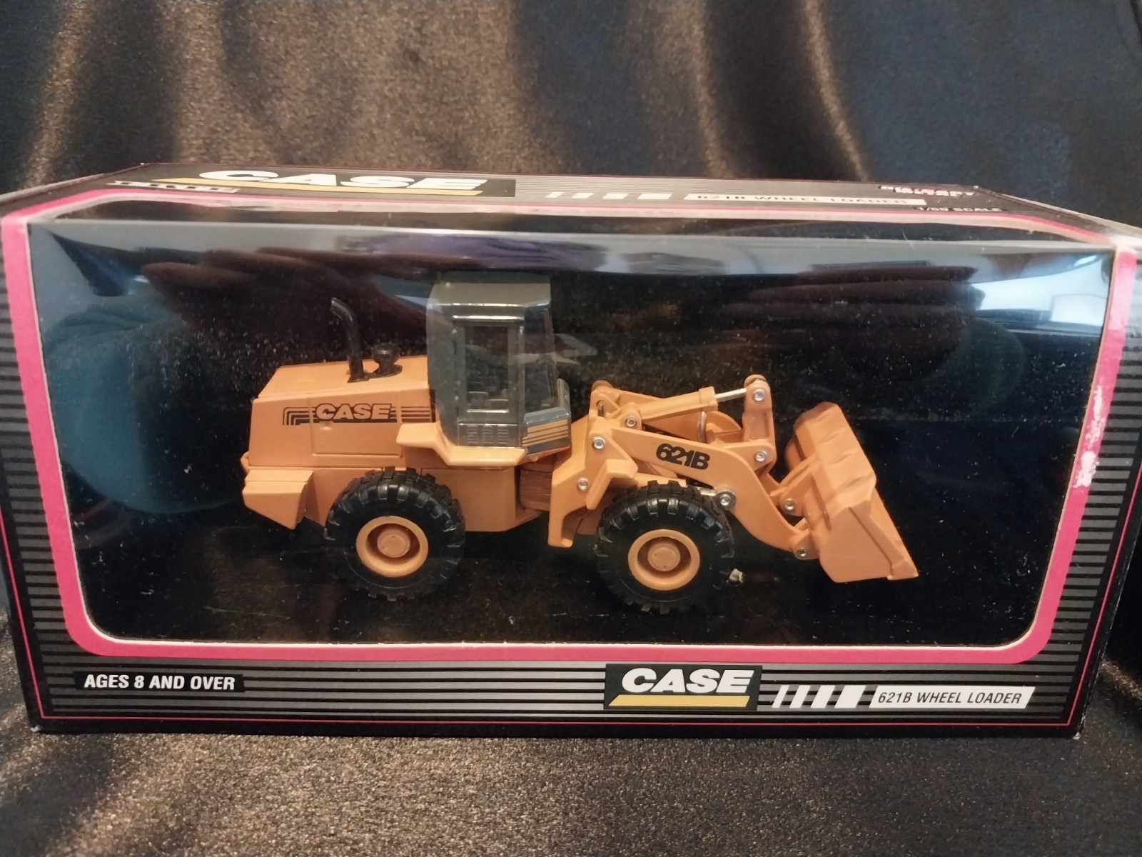 Ertl Case 621B Wheel Loader 1:50 Diecast Metal, Yellow, Articulated Body