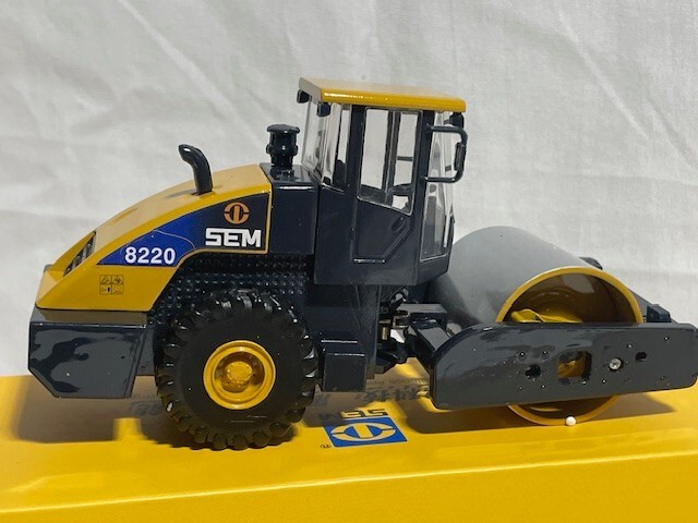 CATERPILLAR SHANDOG SEM 8220 Compactor, 1/50 scale, NIB, HTF, China, Chinese Co.