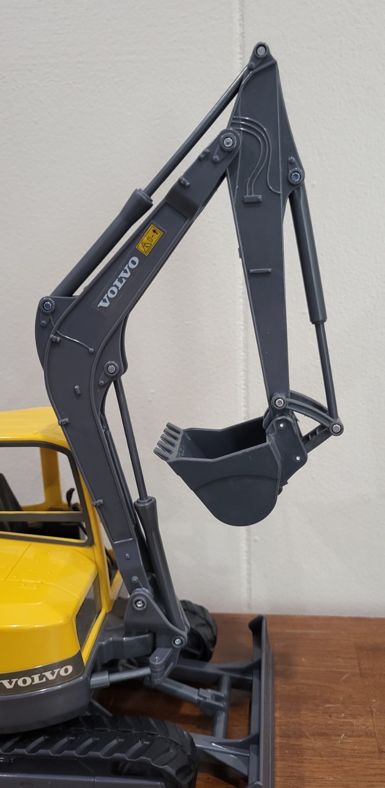 Volvo ECR88D Scale Functional Plastic Model Working Arm And Bucket Construction