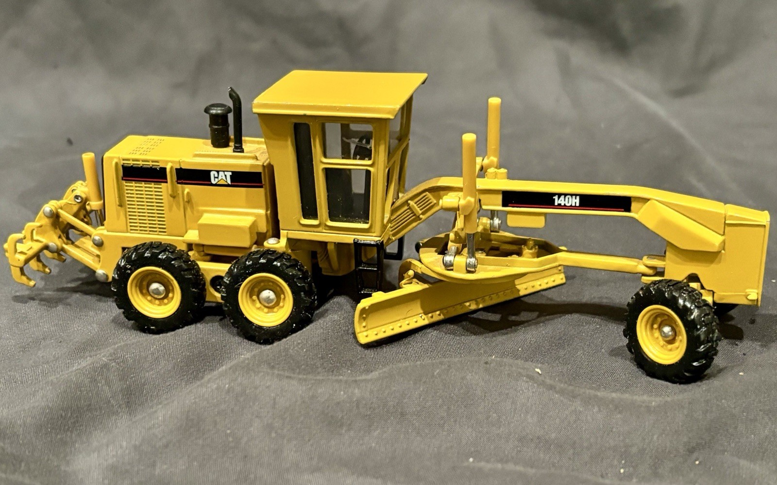 Norscot CAT Caterpillar 140H Motor Grader Diecast 1:50 Extreme Detail No Box