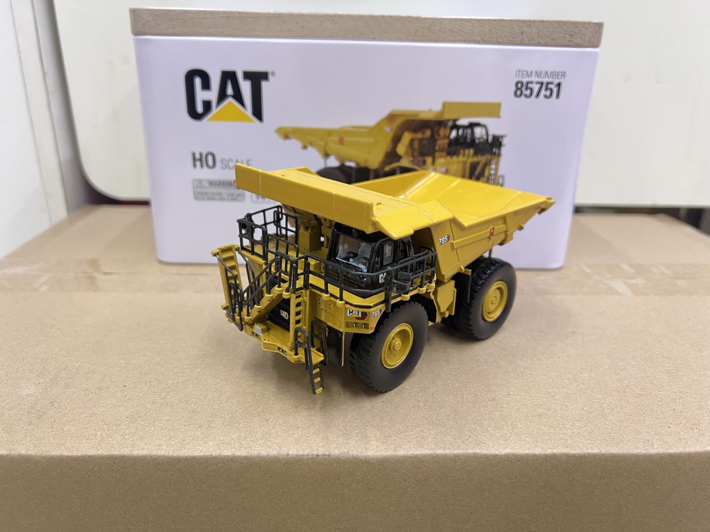 DM 1/87 HO Scale Cat 785 Mining Truck Diecast Model Toy Collection Gift 85751