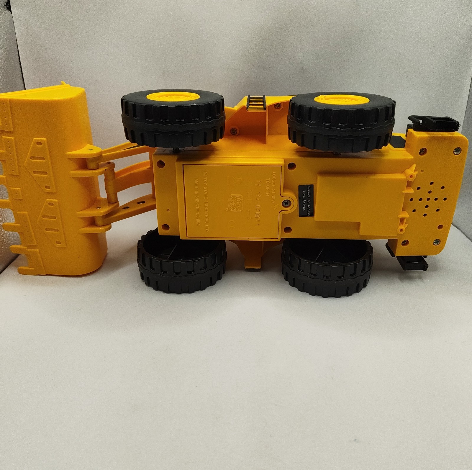 Toy State Industrial CAT Caterpillar Construction Front Loader Toy 12″ Yellow