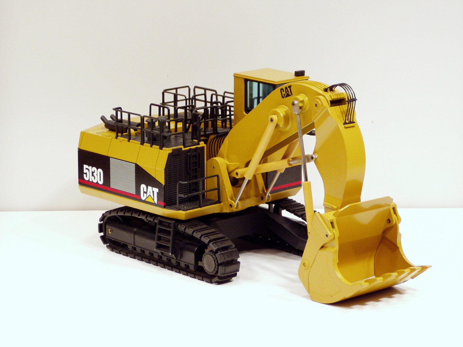 Caterpillar 5130 Shovel – “LAUNCH EDITION” – 1/50 – NZG #391 – N.MIB