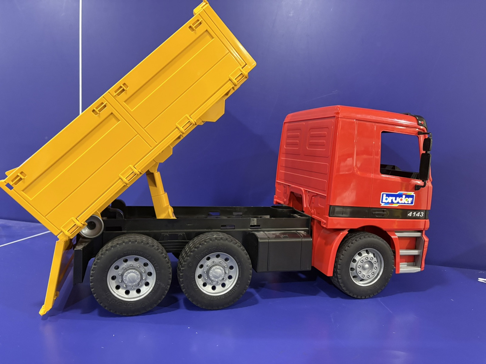 Bruder 1:16 Mercedes-Benz Actros 4143 Construction Dump Truck, Germany