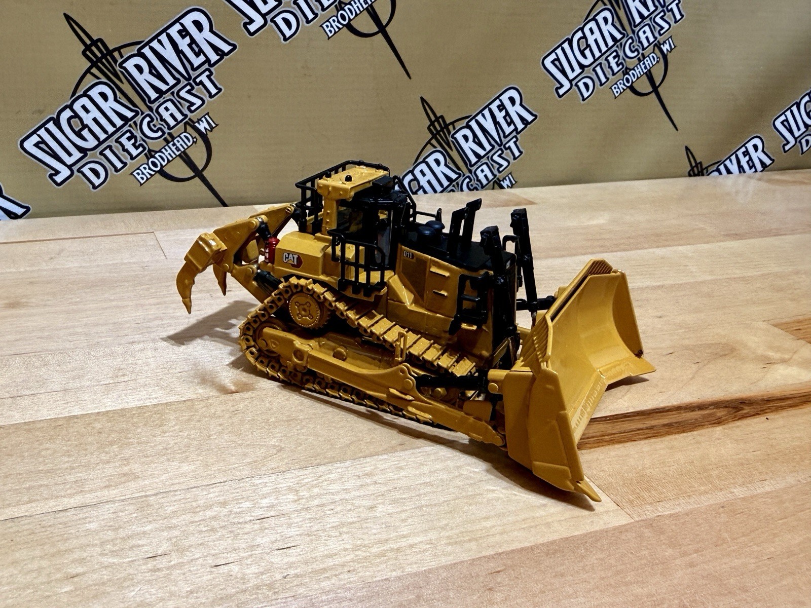 HO 1/87 Caterpillar D11 Dozer TKN Design With Metal Tracks Diecast Masters 85777