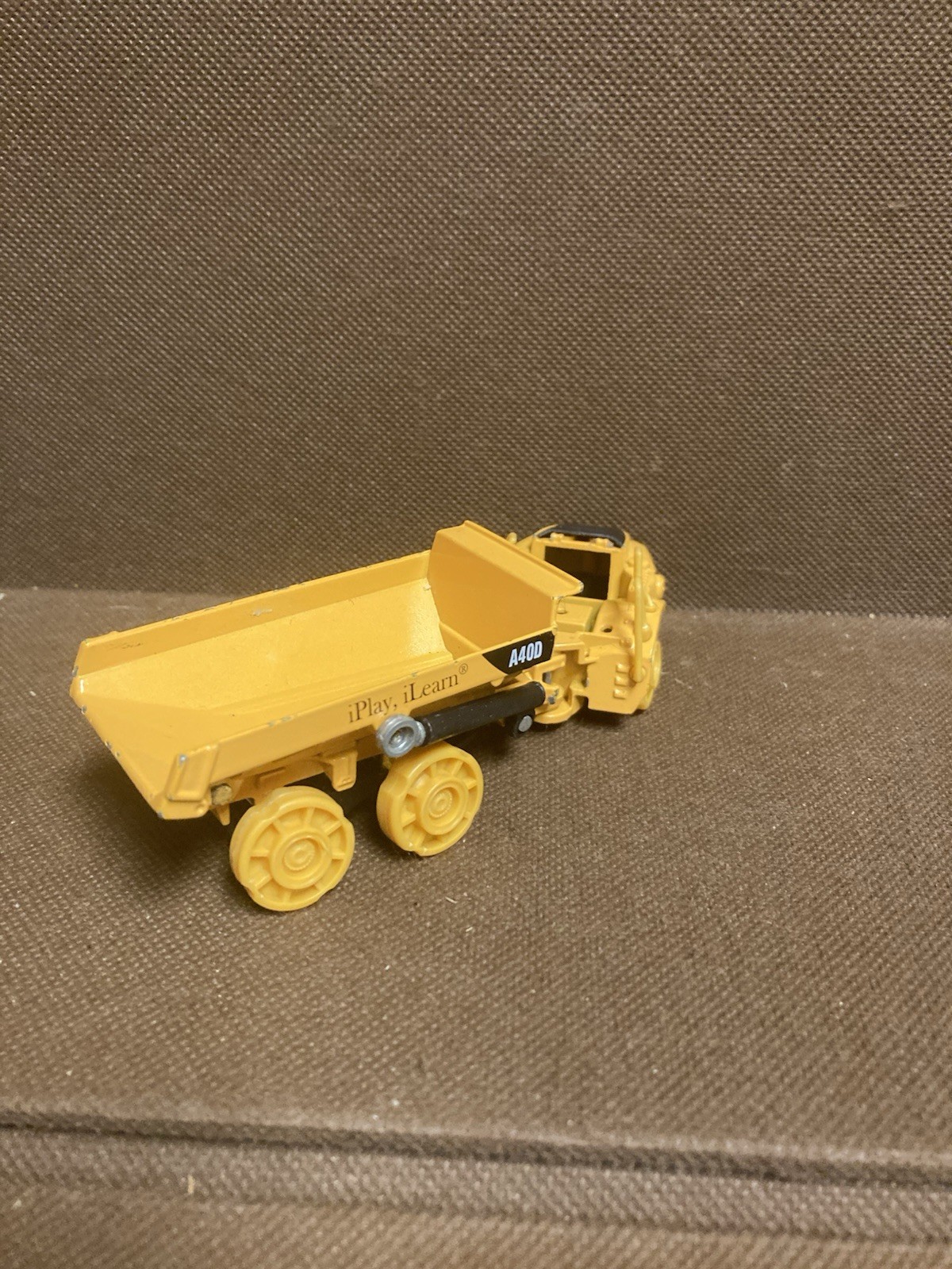 Volvo A40D Articulated Quarry Dump Truck – iPlay, iLearn 5” Die-cast