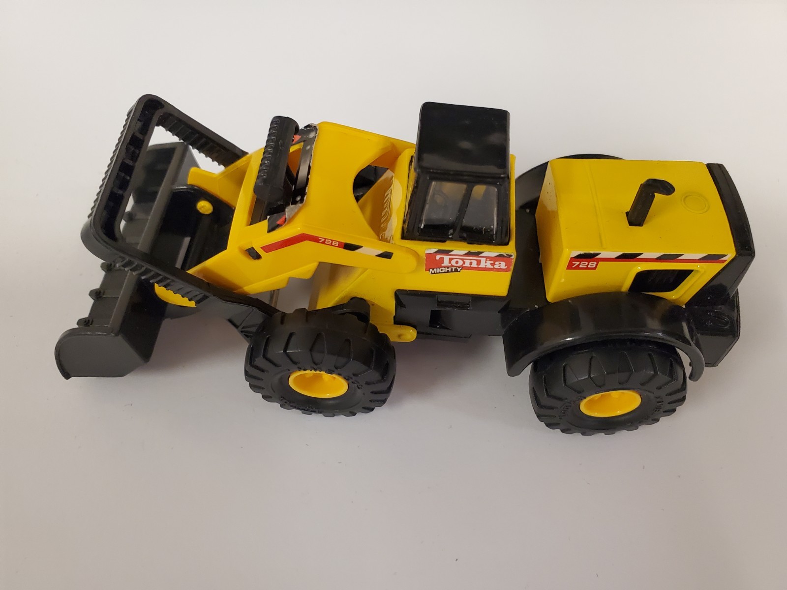 Maisto Hasbro Metal & Plastic 1998 Mighty Tonka Mini 728 Front Loader, 5.5″